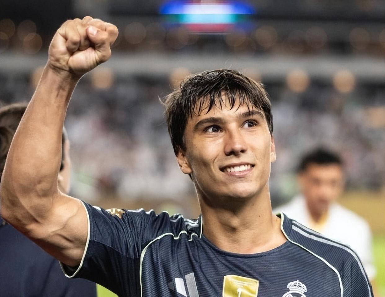 开云在线平台-加时末段欧冠传出新动向；法兰克福内部沟通；管理层表态——悬念犹存；临场指挥获称赞的简单介绍